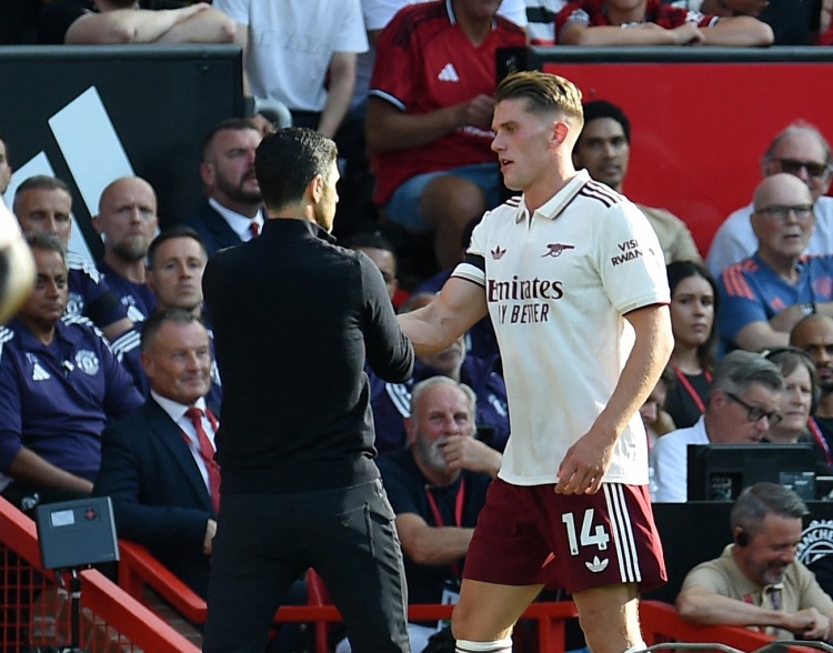 基翁：阿尔特塔必须拿个冠枪迷等不及了，你看纽卡水晶宫都有