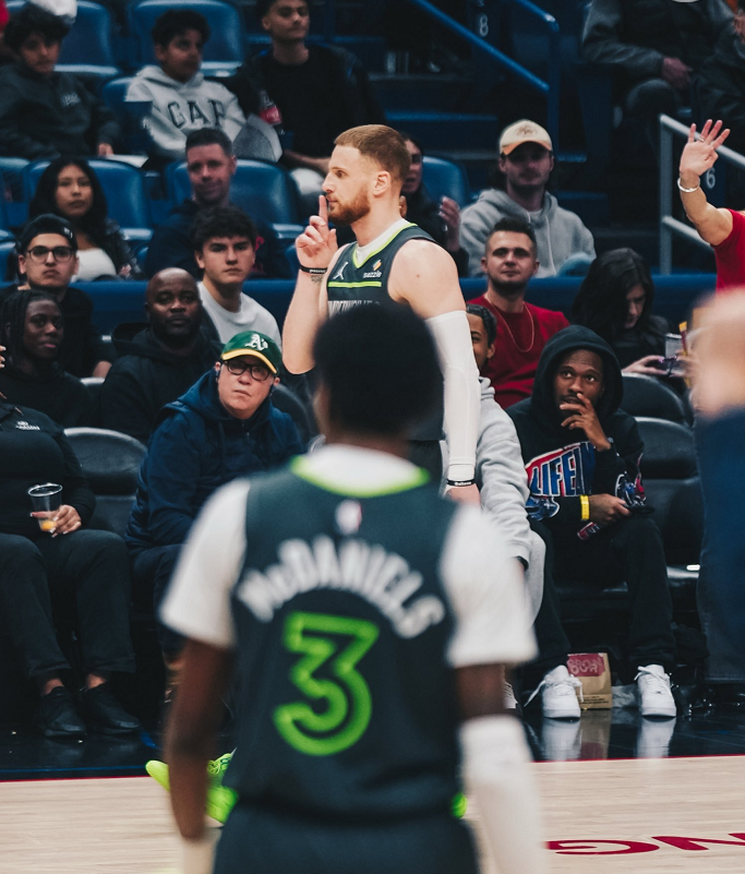 kaiyun客户端-法国高塔两双兰德尔18+7+6失误，替补双枪轰32分，森林狼大胜勇士