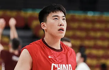 开云APP下载-博主：王俊杰依然是中国男篮4号位无代餐，今晚手感差点意思